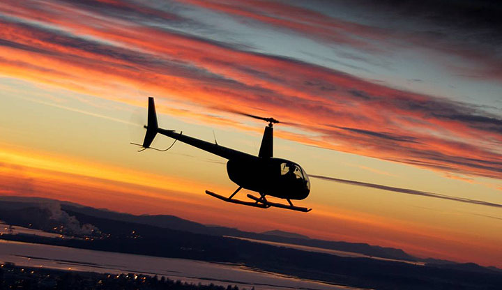 Coucher du soleil helicoptere robinson r44